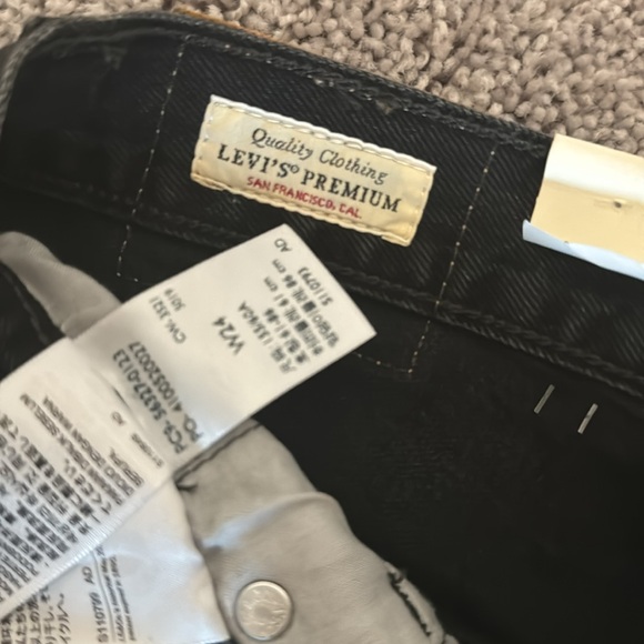 Levi’s shorts - Picture 2 of 4